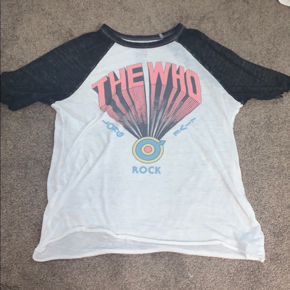a short sleeve shirt